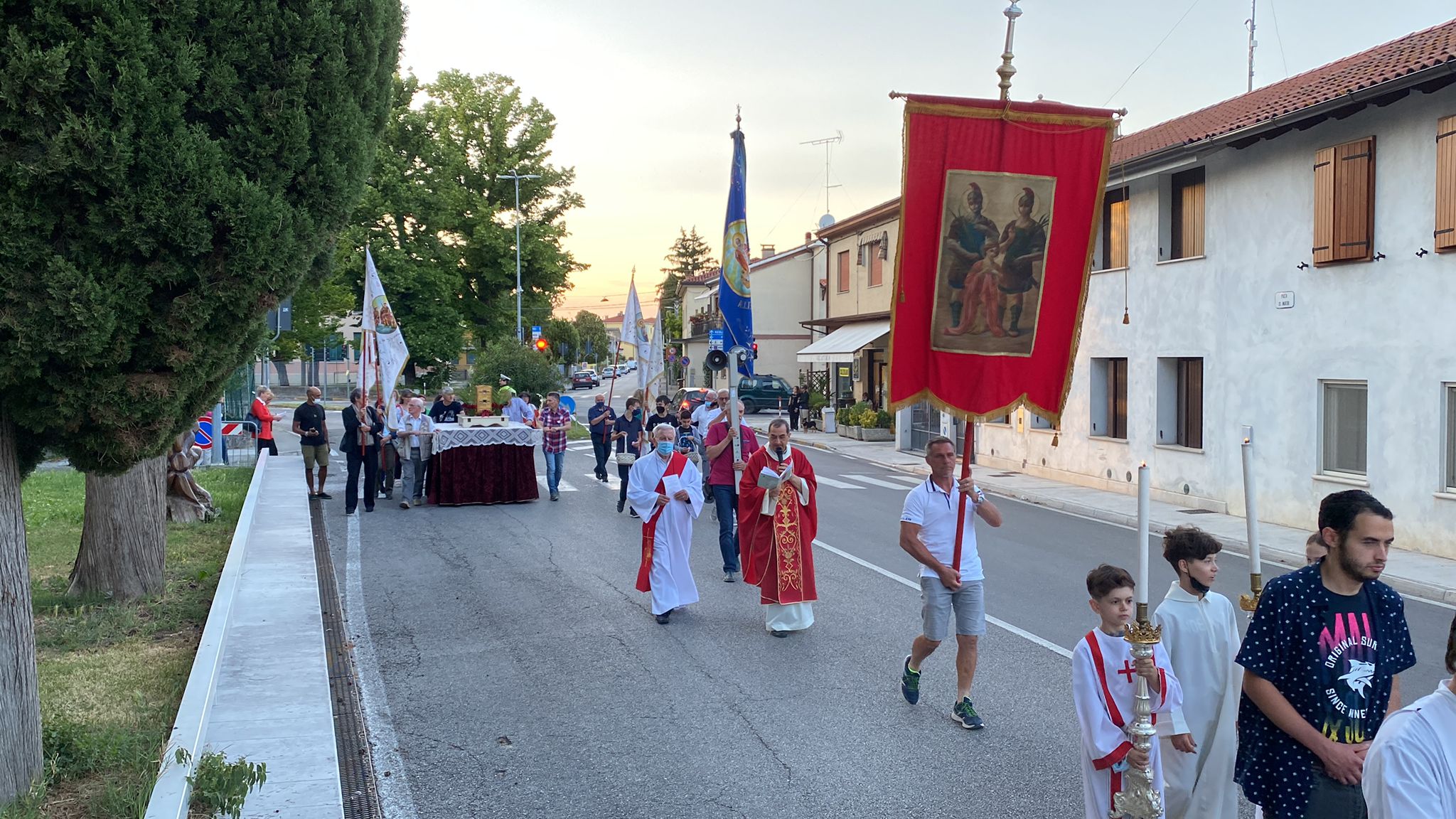 Immagine per San Canzian rinnova la processione dei Santi Martiri: l'appello di don Fragiacomo per la fede